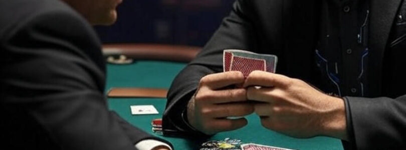 Покерные карты и кинематографическая сцена